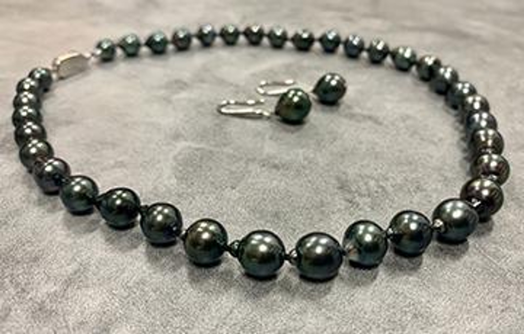 Freshwater Pearl Necklace in Black – Beachdashery® Jewelry